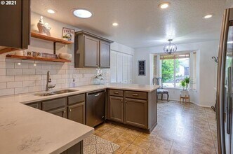 14096 S Jacobs Way in Oregon City, OR - Building Photo - Building Photo