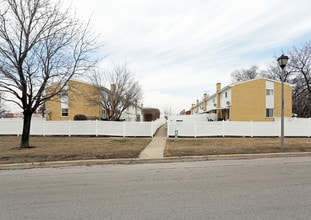 937-951 York Rd in Elmhurst, IL - Building Photo - Building Photo