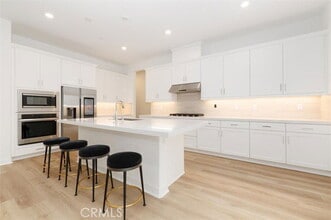 24510 Via Ln in Valencia, CA - Building Photo - Building Photo