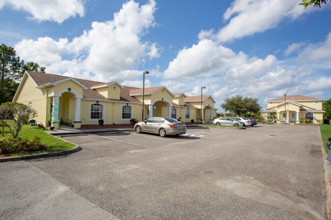 9715 Palm Ave in Port Richey, FL - Foto de edificio - Building Photo