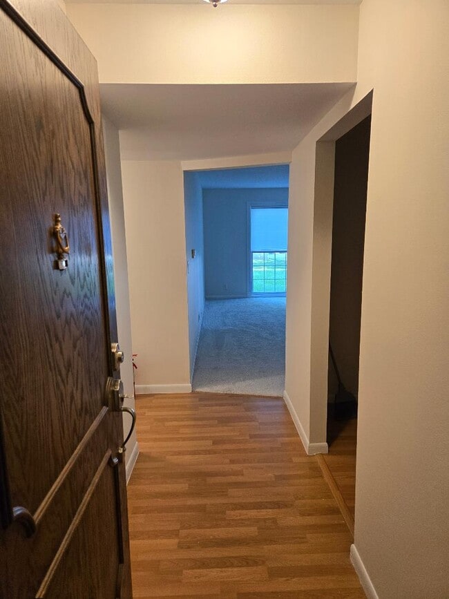 2076 Chateau Ct, Unit 112 in Grafton, WI - Foto de edificio - Building Photo