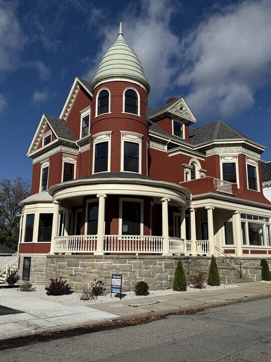 72 Belmont St in Fall River, MA - Building Photo