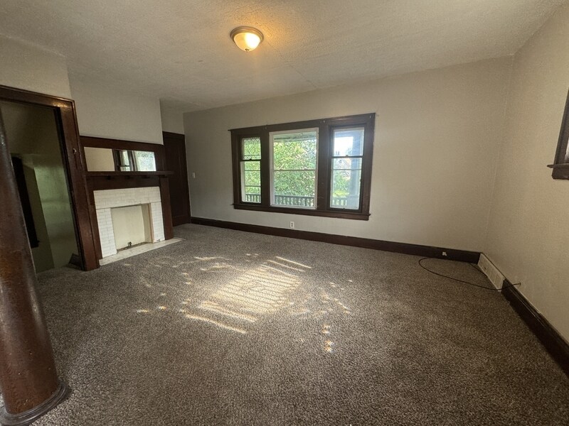 9013-9015 Yale Ave in Cleveland, OH - Building Photo