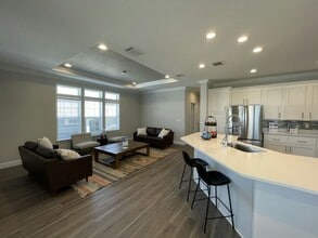 908 E Trinidad Ave in Venice, FL - Building Photo - Building Photo