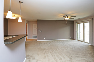 Foxboro Apartment Homes in Omaha, NE - Building Photo - Interior Photo