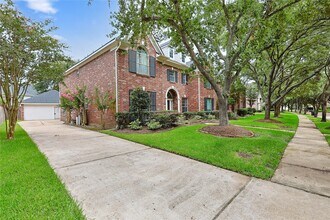 1415 Meadow Hill Dr in Sugar Land, TX - Building Photo - Building Photo