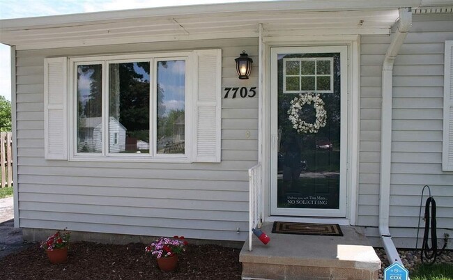 7705 S 39th Ave in Bellevue, NE - Foto de edificio - Building Photo