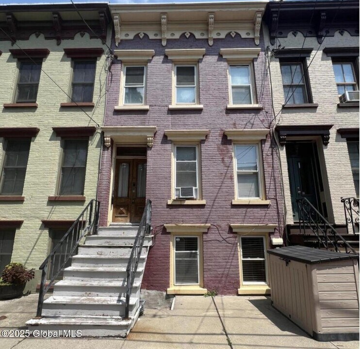 5 Irving St in Albany, NY - Building Photo