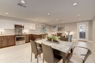 812 Kentucky Ave SE, Unit B in Washington, DC - Building Photo - Building Photo