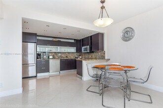 19380 Collins Ave, Unit 427 in Sunny Isles Beach, FL - Foto de edificio - Building Photo