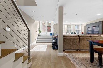 98 Waltham St, Unit 1 in Boston, MA - Foto de edificio - Building Photo