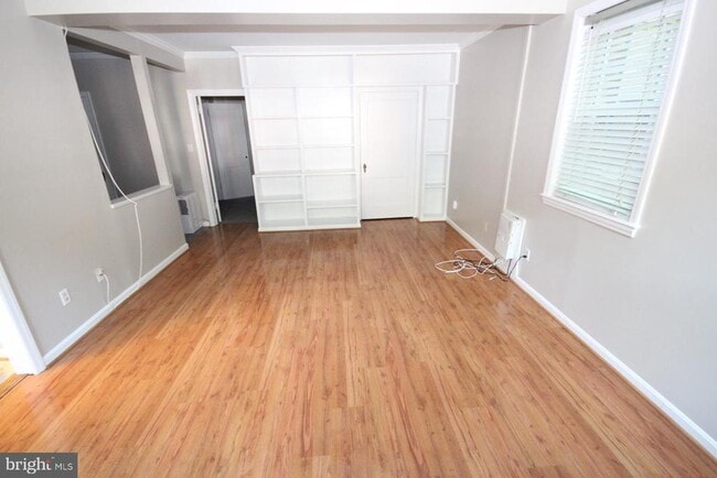 1910 N Rhodes St in Arlington, VA - Building Photo - Building Photo