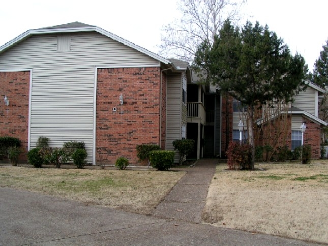 914 W Washington St in Sherman, TX - Building Photo