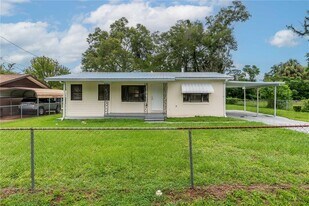 2215 NE 16th Ct in Ocala, FL - Building Photo