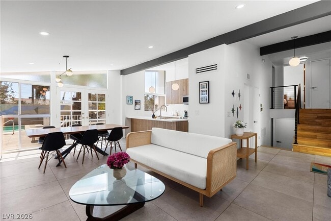 property at 1607 Pawnee Dr