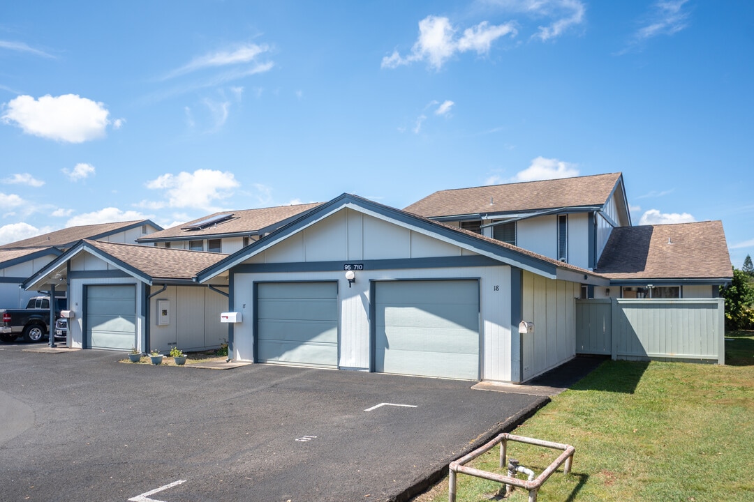 Pine Knoll Villas in Mililani, HI - Building Photo