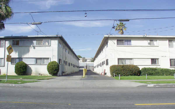 621-625 W. Hyde Park Blvd. in Inglewood, CA - Foto de edificio - Building Photo