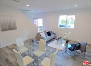 1113 Carmona Ave in Los Angeles, CA - Building Photo - Building Photo