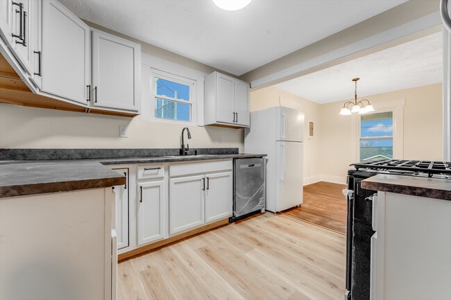 property at 911 Montrose Ave