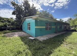 1243 NE 113th Terrace in Miami, FL - Building Photo - Building Photo