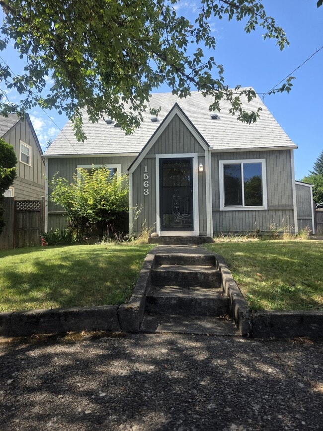 1563-MHH1563 6th St NW in Salem, OR - Foto de edificio - Building Photo