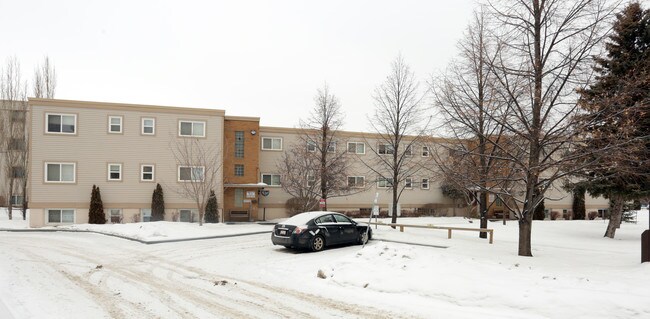 Compton Court in Edmonton, AB - Building Photo - Building Photo