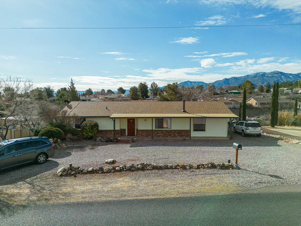 887 E Peila Ave in Cottonwood, AZ - Foto de edificio