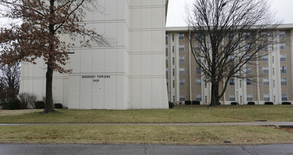 Mission Towers in Topeka, KS - Foto de edificio - Building Photo