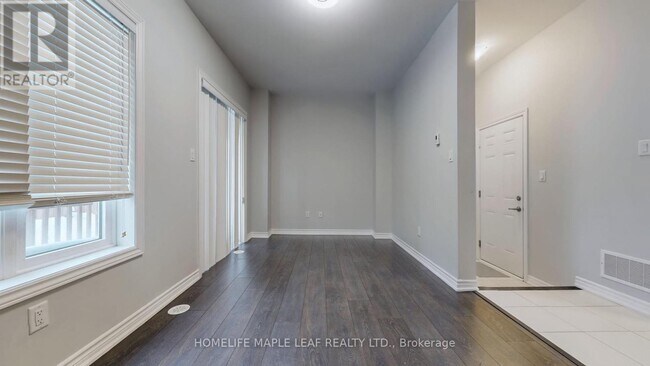 26 Borers Creek Cir in Hamilton, ON - Building Photo - Building Photo