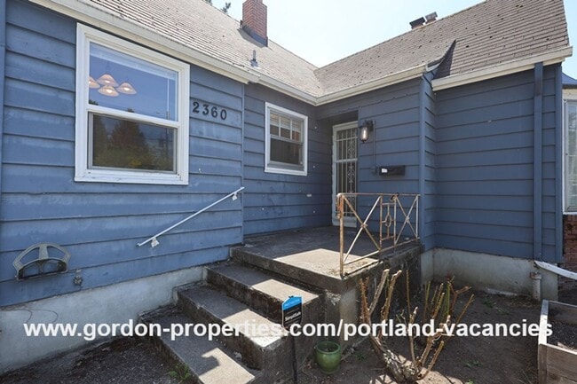 2360 SE 57th Ave in Portland, OR - Foto de edificio - Building Photo