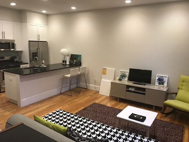 87 3rd St, Unit 1 in Cambridge, MA - Building Photo - Building Photo