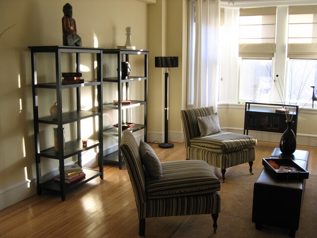 2201 Chestnut St, Unit 302 in Philadelphia, PA - Foto de edificio - Building Photo