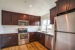 Long Beach Villas in Long Beach, CA - Building Photo
