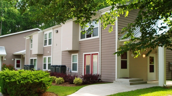 Yorktown Square in Yorktown, VA - Building Photo