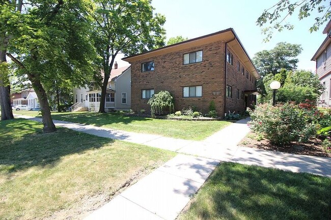 property at 2820 Riverside Dr
