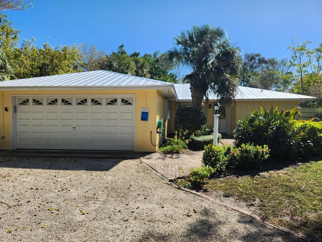 property at 3754 SE Matanzas St