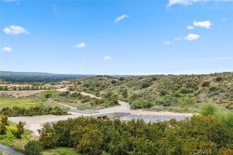 309 Paradiso in Irvine, CA - Foto de edificio - Building Photo