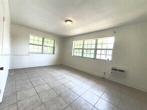 1241 Normandy Dr in Miami Beach, FL - Foto de edificio - Building Photo