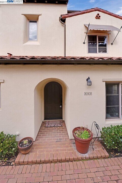 549 Ficus Terrace in Fremont, CA - Building Photo