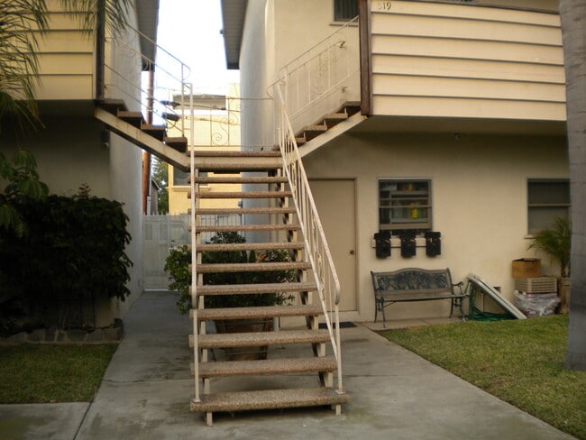 517 Frankfort Ave in Huntington Beach, CA - Building Photo - Building Photo