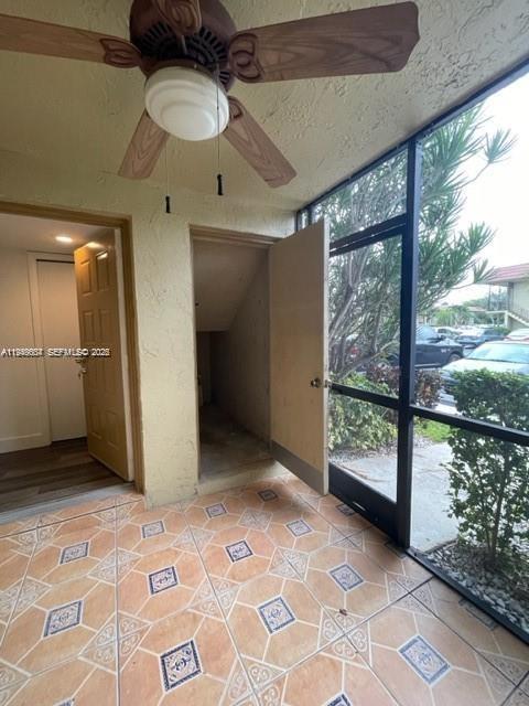 321 Lakeview Dr in Weston, FL - Building Photo - Building Photo