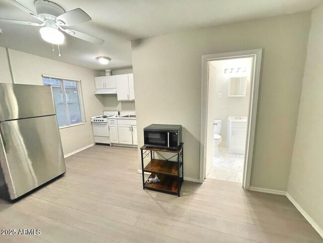 property at 927 S 35th Ave