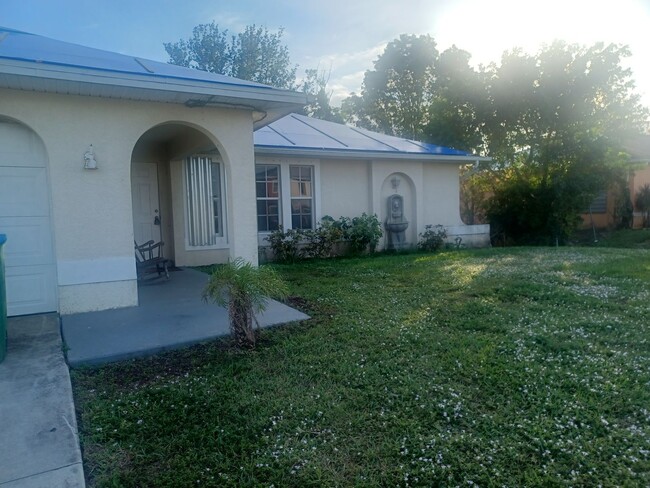 326 NE 23rd Terrace in Cape Coral, FL - Building Photo - Building Photo