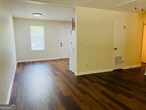 2 N Annie St in Newnan, GA - Building Photo - Building Photo