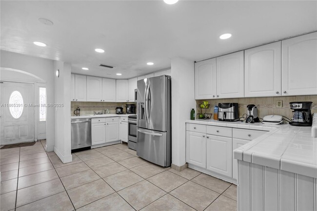 4428 W 10th Ct in Hialeah, FL - Building Photo - Building Photo
