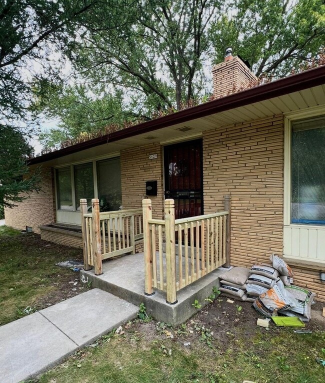 5629 W Lincoln Creek Dr in Milwaukee, WI - Building Photo - Building Photo