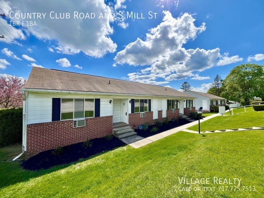 813 Country Club Rd in Red Lion, PA - Building Photo