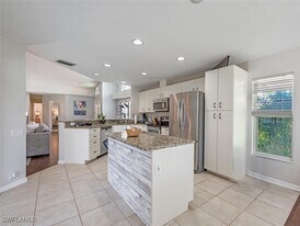 641 St Andrews Blvd in Naples, FL - Building Photo