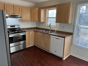 64 Mardell Cir in Asheville, NC - Foto de edificio - Building Photo