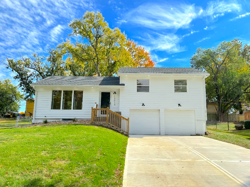 13015 Pennycross Rd in Lenexa, KS - Foto de edificio